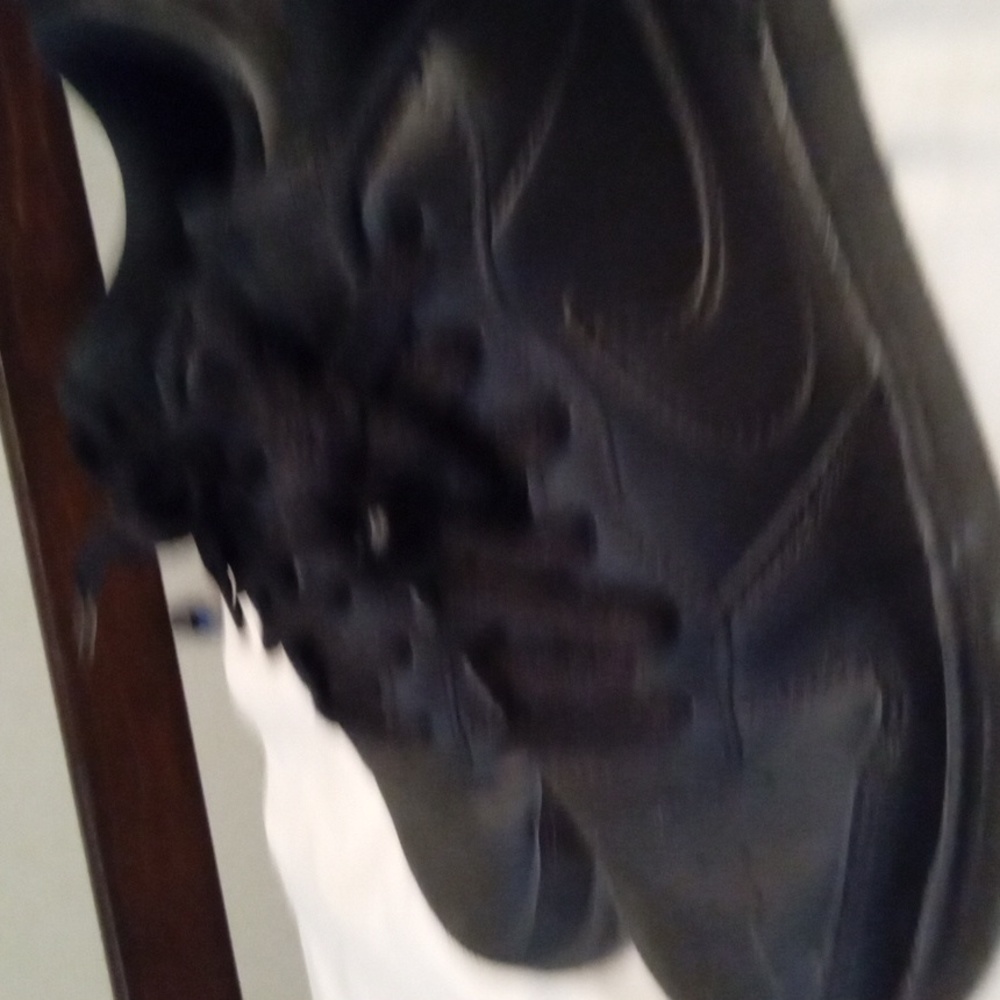 Black nike shoes